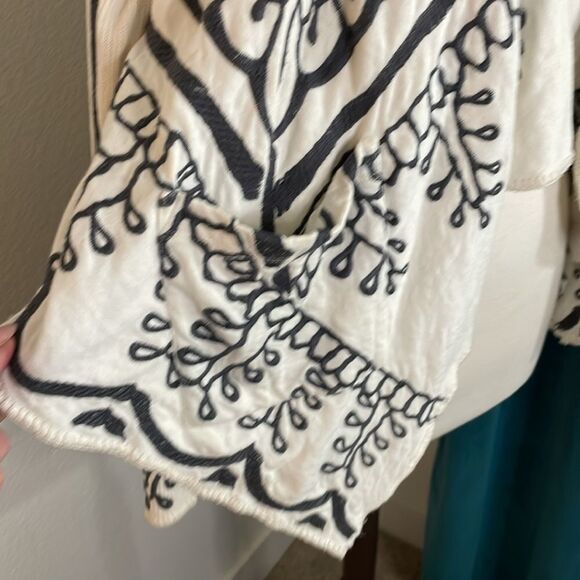 Johnny Was Biya Kiaskari Cropped Cardigan | cream/gray | size XS - Picture 5 of 10